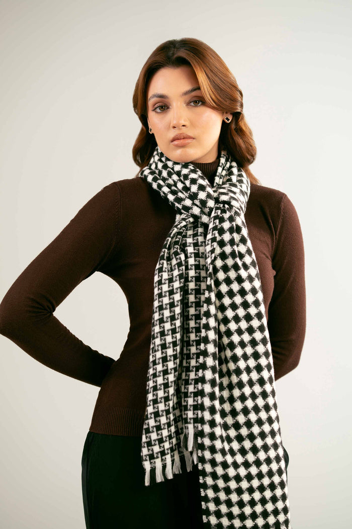 Ladies winter scarf in UAE