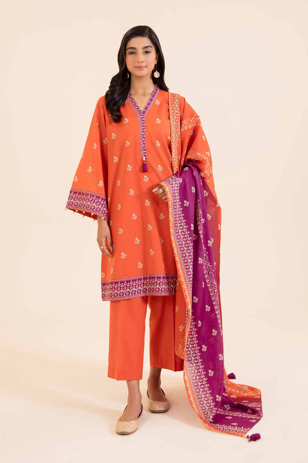 lawn Pakistani suits for women in UAE