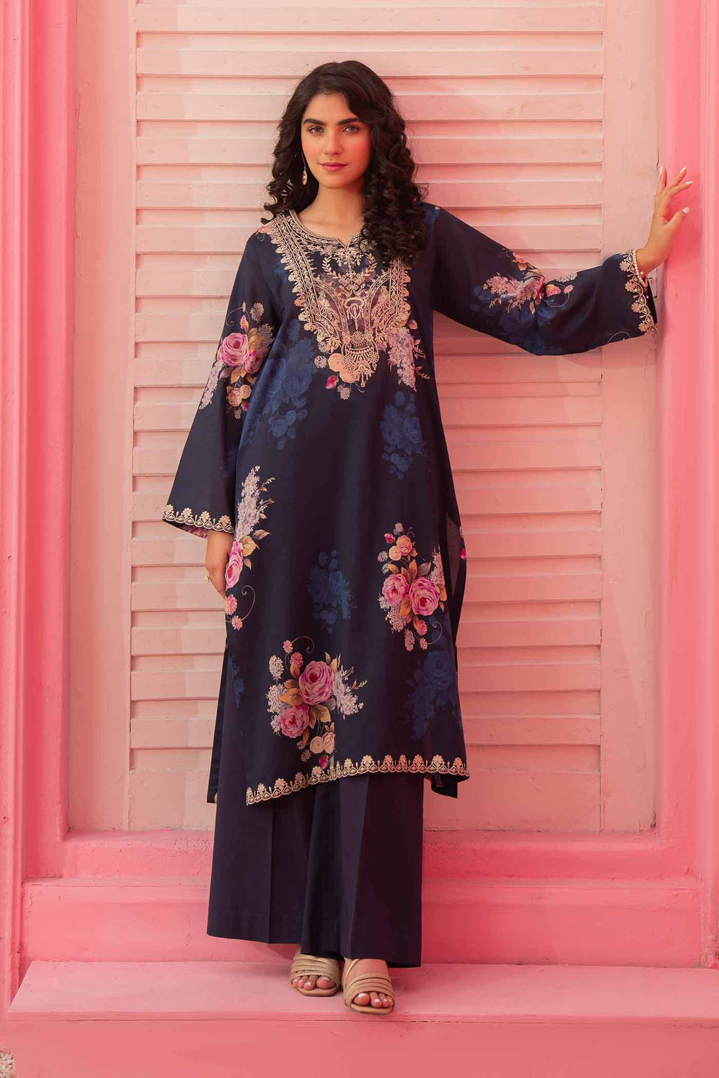 Women's Unstitched Pakistani 2024 Traditional Dresses Online In